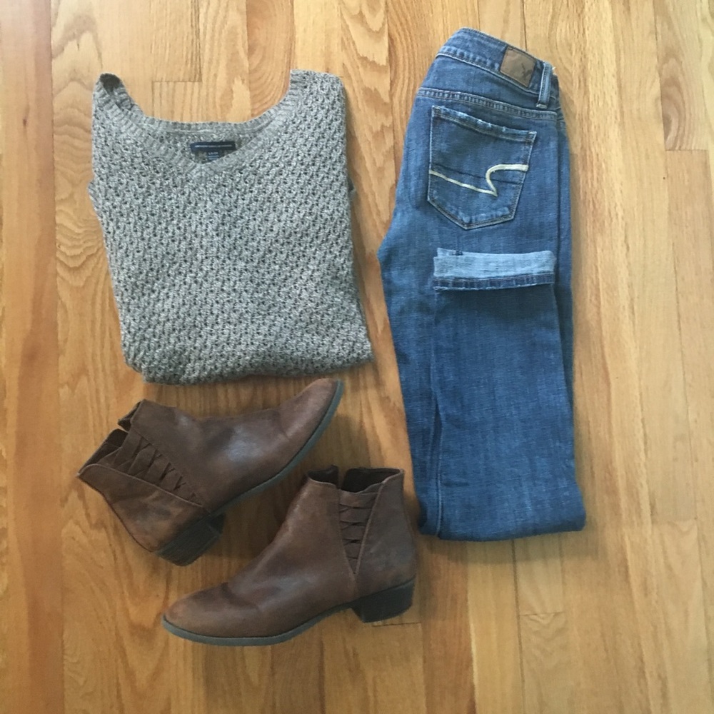 Medium/Dark Wash American Eagle Skinny Jeans